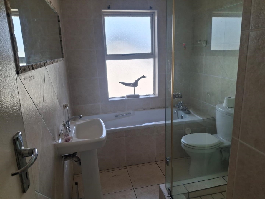 2 Bedroom Property for Sale in Woodbridge Island Western Cape